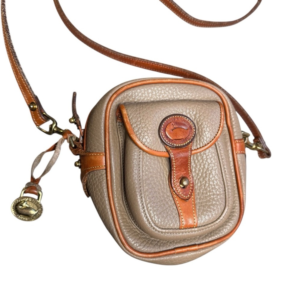 RARE Dooney & Bourke Vintage Mini Explorer Camera Bag Pebbled Leather Taupe VTG - Picture 2 of 12